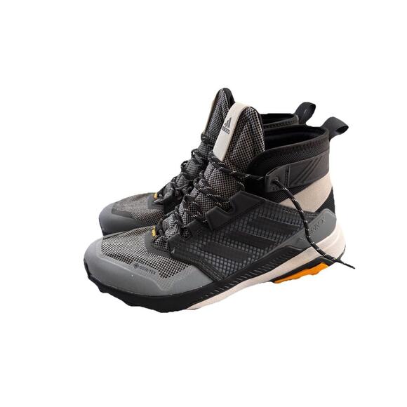 Athletic_Shoes